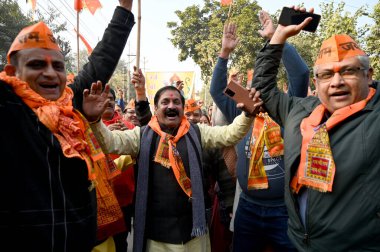 NOIDA INDIA HAZİRAN 21 HAZİRAN 2024 Ram hayranları Shobha yatra 'yı Sektör 19 Sanatan Dharam Fotoğraf: Sunil Ghosh Hindustan Times 