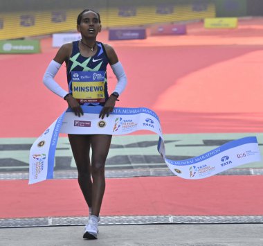 MUMBAI INDIA JANUARY 21 2024 Aberash Minsewo TATA Mumbai Maratonu 2024 CSMT Fotoğraf Anshuman Poyrekar Hindustan Times 