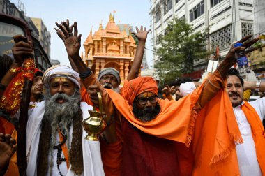KOLKATA INDIA JANUARY 22. 2024 Kolkata 'da 22 Ocak 2024' te Ayodhya 'daki Ram Lalla idol kutlaması için düzenlenen mitinge katılan insanlar, tüm dünyada kutsama törenini coşkuyla ve fanatiklikle kutluyorlar.