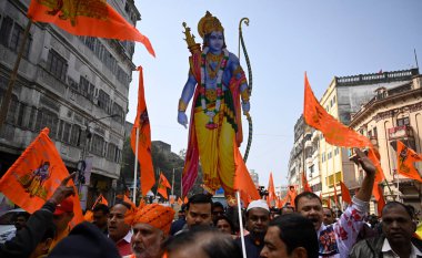 KOLKATA INDIA JANUARY 22. 2024 Kolkata 'da Tanrı Ram' dan ayrılan insanlar, 22 Ocak 2024 'te Ayodhya' daki Ram Lalla idol kutsamasını kutlamak için düzenlenen mitinge katıldılar.