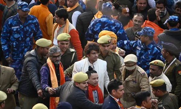 stock image AYODHYA INDIA JANUARY 22 2024 Bollywood Singer Sonu Nigam and Kailash Kher during the consecration ceremony of Shri Ram Janmbhoomi Temple Devotees are celebrating the consecration ceremony all over the world with joy and fanfare The Ramjanmbhoomi tem