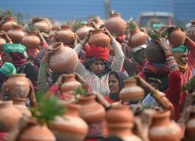 NOIDA INDIA JANUARY 24 2024 Hundreds of farmers seen during Matka Phod March during a protest against the National Thermal Power Corporation NTPC near NTPC Gate Photo by Sunil Ghosh Hindustan Times  clipart