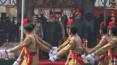 GURUGRAM INDIA JANUARY 26 JANUARY 26 Kamal Gupta Haryana Şehir Organları Bakanı, Rajiv Chowk Hindistan yakınlarındaki 38. Bölge 'de düzenlenen 75. Cumhuriyet Günü kutlamaları sırasında törenin selamını aldı.