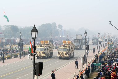 NEW DELHI INDIA JANUARY 26 HAZİRAN 2024 PINAKA Roket Fırlatma Sistemi 75. Cumhuriyet Günü Geçidi 2024 'te Hindistan Kartavya Yolu' nda sergilenmekte.