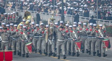NEW DELHI INDIA 26 HAZİRAN 2024 Fransız Yabancı Lejyon Müzik Orkestrası, Kartavya Yolu 2024 'teki 75. Cumhuriyet Günü Geçit Töreni' nde karşılama üssünün önünden geçerek, Hindistan 'ın F' deki Cumhuriyet Günü 'nü platin kutlaması için hazırlandığını açıkladı.