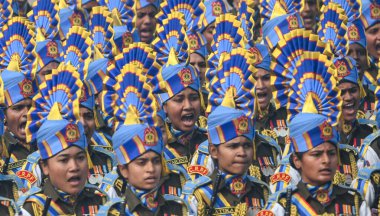 YENİ DELHI INDIA 26 HAZİRAN 2024 Merkezi Rezerv Polis Kuvveti KRPF 'den tüm kadınlar, Kartavya Yolu 2024' teki 75. Cumhuriyet Günü Geçidi 'nde selamlama üssünü geçtiler. Hindistan, ülke Cumhuriyeti Günü' nü platin kutlaması için hazırlanıyor.