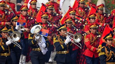 YENİ DELHI INDIA 26 HAZİRAN 2024 Delhi Polis Bandosu 'ndan tüm kadınlar, Kartavya Yolu 2024 Cumhuriyet Günü Geçit Töreni' nde karşılama merkezini geçtiler. Hindistan, Cuma günü yapılacak olan platin bayram kutlamasına hazırlanıyor. 