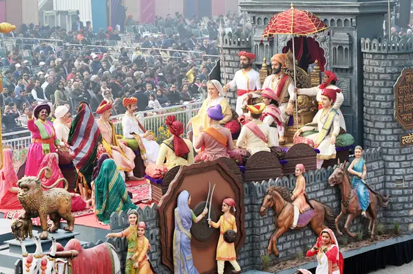 stock image NEW DELHI INDIA JANUARY 26 2024 Artists perform beside the tableaux of Maharashtra state during the 75th Republic Day Parade 2024 at Kartavya Path India gears up for its platinum celebration of the country Republic Day on Friday with an enthralling e