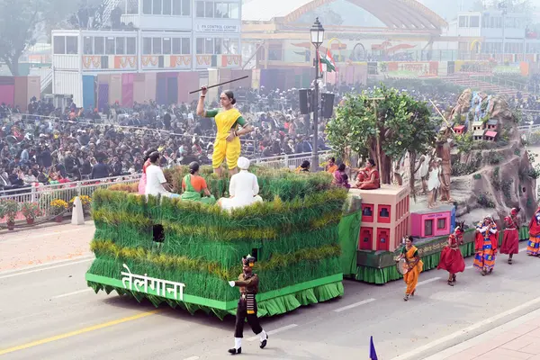 stock image NEW DELHI INDIA JANUARY 26 2024 Artists perform beside the tableaux of Telangana during the 75th Republic Day Parade 2024 at Kartavya Path India gears up for its platinum celebration of the country Republic Day on Friday with an enthralling exhibitio