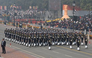 YENİ DELHI INDIA 26 HAZİRAN 2024 Hint Sahil Güvenlik Birlik Yürüyüşü 75. Cumhuriyet Günü kutlamaları sırasında Hindistan Kartavya Yolu 'ndaki platin bayramı için Cuma günü büyüleyici bir törenle hazırlanıyor.