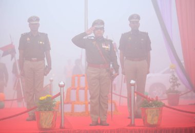 GREATER NOIDA INDIA JANUARY 26 Ocak 2024 Uttar Pradesh Polis personeli Surajpur polis hattındaki 75. Cumhuriyet Günü Geçidi sırasında 26 Ocak 2024 'te Hindistan' ın başkenti Büyük Noida 'daki Hindistan' da düzenlenen Cuma günü yapılacak olan platin bayram kutlamasına hazırlanıyor.