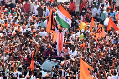 MUMBAI INDIA JANUARY 27 Ocak 2024 Maratha lideri Manoj Jarange Patil ve destekçileri Chhatrapati Shivaji Maharaj Chowk Vashi Manoj Jarange Patil 'de toplandı.