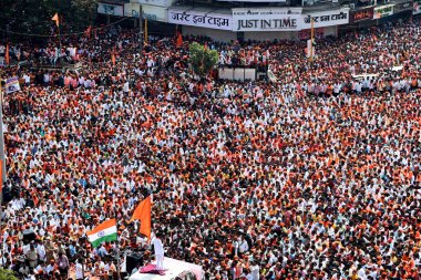 MUMBAI INDIA JANUARY 27 Ocak 2024 Maratha lideri Manoj Jarange Patil ve destekçileri Chhatrapati Shivaji Maharaj Chowk Vashi Manoj Jarange Patil 'de toplandı.