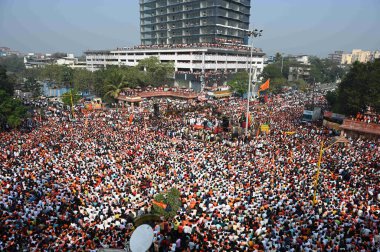 NAVI MUMBAI INDIA JANUARY 27 2024 Chhatrapati Shivaji Maharaj Chowk Vashi, Maratha Kota aktivisti Manoj Jarange Patil, Maharashtra CM Eknath Shinde Hükümeti 'nin Chhatrapati Shivaji Maharaj' daki tüm talepleri kabul etmesinin ardından protestolarına son verdi.