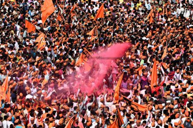 NAVI MUMBAI INDIA JANUARY 27 2024 Chhatrapati Shivaji Maharaj Chowk Vashi, Maratha Kota aktivisti Manoj Jarange Patil, Maharashtra CM Eknath Shinde Hükümeti 'nin Chhatrapati Shivaji Maharaj' daki tüm talepleri kabul etmesinin ardından protestolarına son verdi.