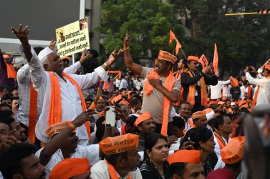 NAVI MUMBAI INDIA JANUARY 27 2024 Chhatrapati Shivaji Maharaj Chowk Vashi, Maratha Kota aktivisti Manoj Jarange Patil, Maharashtra CM Eknath Shinde Hükümeti 'nin Chhatrapati Shivaji Maharaj' daki tüm talepleri kabul etmesinin ardından protestolarına son verdi.