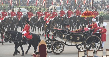 NEW DELHI INDIA JANUARY 29 HAZİRAN 29 2024 Hindistan Başkanı Droupadi Murmu, Cumhuriyet Günü kutlamalarının doruk noktası olan Raisina Hills 'teki Yenilme İnziva Töreni sırasında geldi.