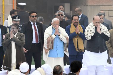 NEW DELHI INDIA HAZİRAN 30 HAZİRAN 2024 Cumhurbaşkanı Droupadi Murmu Başbakan Narendra Modi Savunma Bakanı Rajnath Singh 'in Mahatma Gandhi' ye yapılan anma törenine katılması, Fa 'nın ölüm yıldönümü münasebetiyle kutlandı