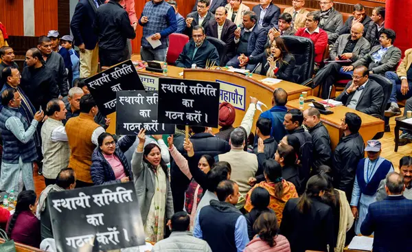 stock image NEW DELHI INDIA JANUARY 29 2024 Delhi MCD Opposition councilors shout slogans over a special meeting on the discussion on to vest the power of standing committee to the House till their formation at the Civic Centre Photo by Raj K Raj Hindustan Times