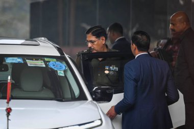 NEW DELHI INDIA HAZİRAN 30 HAZİRAN 2024 Sanjay Arora Emniyet Müdürü Sanchit Khanna Hindustan Times 'ın PHQ fotoğrafından çıkıyor 