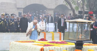 NEW DELHI INDIA HAZİRAN 30 HAZİRAN 2024 Başbakan Narendra Modi, Rajghat 'taki ölüm yıldönümünde Mahatma Gandhi' ye saygılarını sundu. 