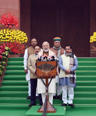 NEW DELHI INDIA JANUARY 31 Ocak 2024 Başbakan Narendra Modi ve sendika bakanları Arjun Ram Meghwal Jitendra Singh ve V Muraleedharan, bütçe toplantısının ilk gününde basına seslendi 