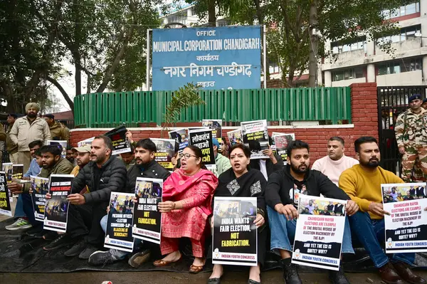 stock image CHANDIGARH INDIA JANUARY 31 2024 Chandigarh Youth Congress workers protest against alleged malpractice in Mayoral election outside the MC Office at Sector 17 on January 31 2024 in Chandigarh India The BJP on Tuesday won the Chandigarh municipal counc