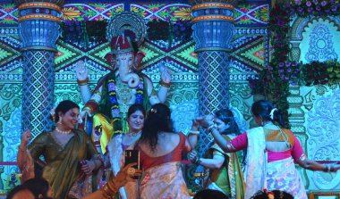 NEW DELHI, INDIA - SEPTEMBER 7: Shobha Kalash Yaatra & Mangal Murti Sthapna Delhi ka 23. Ganesh Mahotsav 2024 Lovely Public School 'dan DDA' ya, Mini Cricket Stadyumu, Bank Enclave, Laxmi Nagar, Doğu Delhi