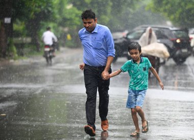 NOIDA İNDİYA 9 Eylül 2024 Noida Hindistan 'da 9 Eylül 2024 tarihinde 12. Bölgede aniden yağan yağmurlar sırasında Sunil Ghosh Hindustan Times tarafından çekilmiştir.