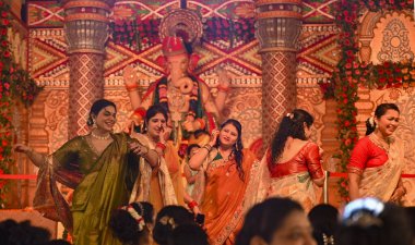 NEW DELHI INDIA SEPTEMBER 7 2024 Dindar Ganesh Chaturthi vesilesiyle Ganesh Chaturthi 'yi Sevimli Devlet Lisesi' nde 7 Eylül 2024 'de Yeni Delhi Hindistan' da kutlanıyor. Ganesh Chaturthi tüm ülkede kutlanıyor.