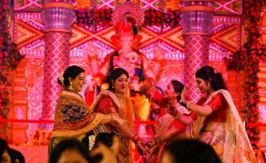 NEW DELHI INDIA SEPTEMBER 7 2024 Dindar Ganesh Chaturthi vesilesiyle Ganesh Chaturthi 'yi Sevimli Devlet Lisesi' nde 7 Eylül 2024 'de Yeni Delhi Hindistan' da kutlanıyor. Ganesh Chaturthi tüm ülkede kutlanıyor.
