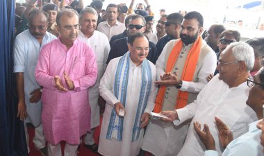 PATNA INDIA SEPTEMBER 6 Eylül: BJP Ulusal Başkanı ve Sendika Sağlık Bakanı JP Nadda ve Bihar Genel Sekreteri Nitish Kumar, 6 Eylül 2024 tarihinde Patna Hindistan Ph.