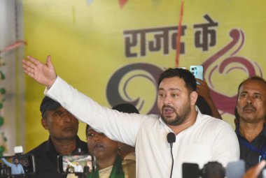 PATNA INDIA SEPTEMBER 5. 2024 RJD lideri Tejashwi Yadav 5 Eylül 2024 tarihinde RJD ofisinde Amar Shaheed Jagdev Prasad Shahadat Diwas fonksiyonu sırasında konferansını veriyor. Fotoğraf: Santosh Kumar Hindustan Times