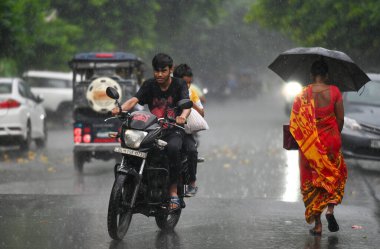 5 Eylül 2024 'te Delhi NCR sakinleri, 5 Eylül 2024' te Noida Hindistan 'da şiddetli yağış nedeniyle ani bir hava değişimine tanık oldu. Fotoğraf: Sunil Ghosh Hind