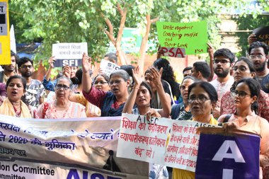 NEW DELHI INDIA SEPTEMBER 5. 2024 Öğretmenler ve Öğrenciler Ulusal Eğitim Politikası NEP 2020 ve Ulusal Sınama Ajansı NTA 'nın Sep' teki Jantar Mantar 'da Öğretmenler Günü 