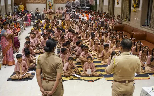 stock image MUMBAI INDIA SEPTEMBER 4 2024 Mumbai police conducted an awareness program on Good Touch Bad Touch in schools after the two 4 year school girls were allegedly sexually assaulted by a male staff member in Badlapur on September 4 2024 in Mumbai India P