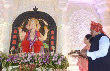 PATNA INDIA SEPTEMBER 7 2024 Ganesh 'e tapanlar 7 Eylül 2024 tarihinde Maharashtra Mandal Daroga Prasad Rai Yolu' nda Ganesh Chaturthi festivali vesilesiyle Santosh Kumar Hindustan Times tarafından çekilmiştir.