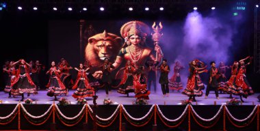 NEW DELHI INDIA SEPTEMBER 5. 2024 Okul Öğrencisi Progamme Delhi Eğitim Bakanı Atishi, 5 Eylül 2024 tarihinde Thyagraj Stadyumu 'nda Öğretmenler Günü münasebetiyle Delhi Devlet Öğretmenleri Ödülü dağıtıldıktan sonra Yeni Hindistan Fotoğraf b.