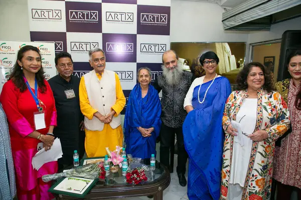 stock image NEW DELHI INDIA AUGUST 30 2024 Payal Kapoor Prayag Shukla Artists Shobha Broota and Sanjay Bhattacharya during an art fair Artix 30 a hotel based art fair where the rooms of a premier Delhi hotel were transformed into intimate preview spaces at The C