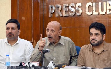 NEW DELHI INDIA SEPTEMBER 11 2024 Baramulla MP Rashid Engineer addresses a press conference after the released from Tihar jail he was granted interim bail by Delhi s special NIA court in a terror funding case on September 11 2024 in New Delhi India T clipart