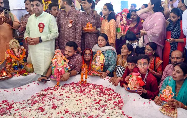 stock image NEW DELHI INDIA SEPTEMBER 11 2024 Devotees celebrating during the immersion ceremony of the idol of Lord Ganesha at Bank Enclave on September 11 2024 in New Delhi India Photo by Sanjeev Verma Hindustan Times