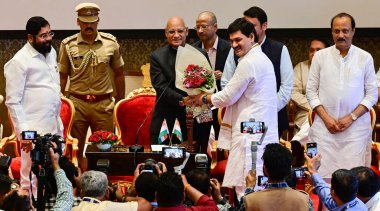 MUMBAI INDIA 2 Temmuz 2023 NCP Lideri Dhanajay Munde, 2 Temmuz 2023 tarihinde Mumbai 'de Hindistan Ajit Pawar' ın başbakan yardımcısı olarak Maharashtra hükümetine katılması üzerine yemin etti. 