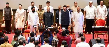 MUMBAI INDIA 2 Temmuz 2023 Tüm yeni atanan NCP bakanı ve Dy CM AJit Pawar 2 Temmuz 2023 'te Hindistan' da Raj Bhavan 'da BJP Shiv Sena hükümetinde yemin ettiler Ajit Pawar, Maharashtra hükümetine başkan yardımcısı olarak katıldı.