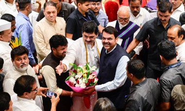 MUMBAI INDIA 2 Temmuz 2023 NCP lideri ve Shiv Sena lideri, 2 Temmuz 2023 tarihinde Mumbai 'de Raj Bhavan' da yemin ettikten sonra Dy CM Devendra Fadnavis ile iletişime geçtiler.