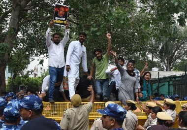 NEW DELHI INDIA 3 Temmuz 2023 Hint Gençlik Kongresi aktivistleri 3 Temmuz 2023 'te Yeni Delhi Hindistan Kongresi' nde Manipur Başbakanının istifasını talep eden Hint Gençlik Kongresi eylemcilerinin kişisel bilgileri