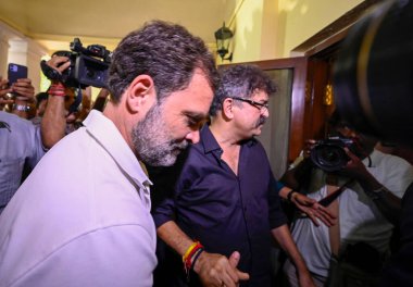 NEW DELHI INDIA 6 Temmuz 2023 Kongre Başkanı Rahul Gandhi, 6 Temmuz 2023 tarihinde Sanjeev Verma Hindustan Times tarafından Yeni Delhi 'de yapılan bir toplantı için NCP başkanı Sharad Pawar' ın evine geldi.