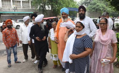 NEW DELHI INDIA 7 Temmuz 2023 1984 Anti-Sikh ayaklanması mağdurları Rouse Avenue Court 'a geldi. 7 Temmuz 2023' te Yeni Delhi 'de Sih Ayaklanmaları Davası' nda Rouse Avenue Court, Rouse Avenue Court 'un tanıtımına ilişkin kararını saklı tuttu.