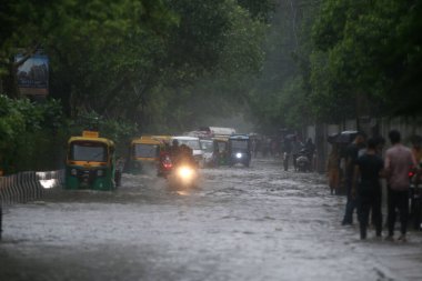 NEW DELHI INDIA 9 Temmuz 2023 'te New Friends Colony' de 9 Temmuz 2023 'te şiddetli muson yağmurlarının ardından New Friends Colony' de sular altında kaldı.