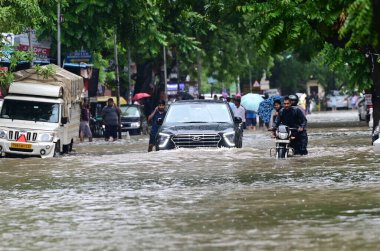 9 Temmuz 2023 'te Chandigarh Hindistan' da yağan sağanak yağmurdan sonra Mohali 'de 11. Aşama' da 9 Temmuz 2023 'te Waterlogging