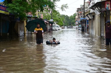 9 Temmuz 2023 'te Chandigarh Hindistan' da yağan sağanak yağmurdan sonra Mohali 'de 11. Aşama' da 9 Temmuz 2023 'te Waterlogging